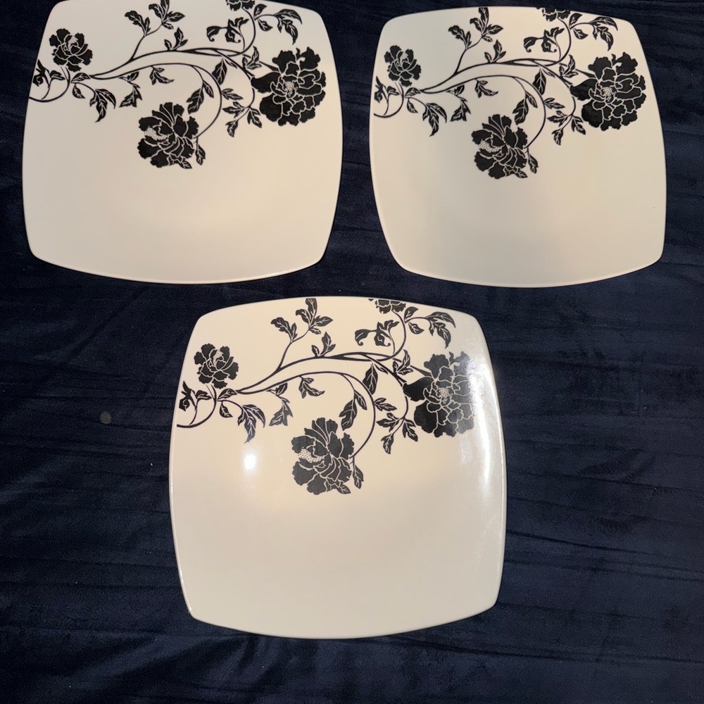 Elegant Black and White Floral Plates